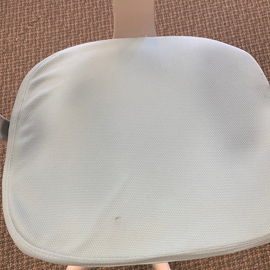 Kids Mesh Chair with Armrests Height Adjustable 360-Degree Swivel Blue, mark on seat