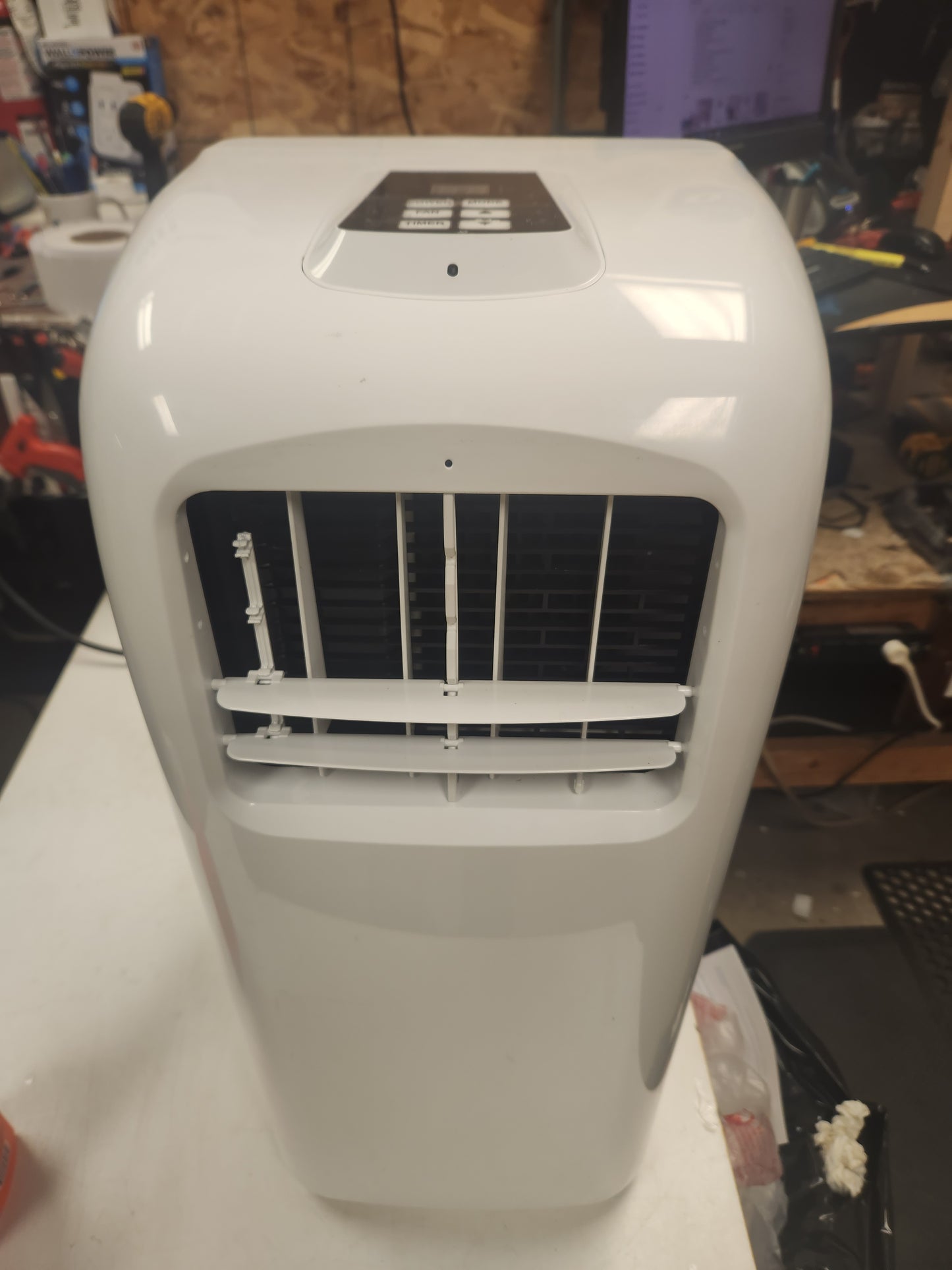 SPECIAL - 8000 BTU Portable Air Conditioner with Dehumidifier Function (Scratch and Dent)