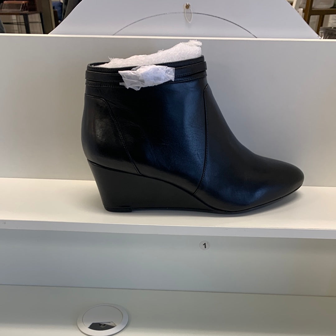 Naturalizer, Quintana black bootie, size 6w
