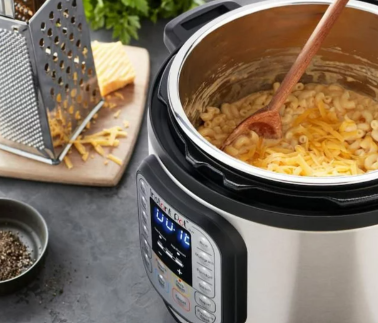 Instant Pot® Duo™ 6qt electric pressure cooker, dent on side not effecting performance