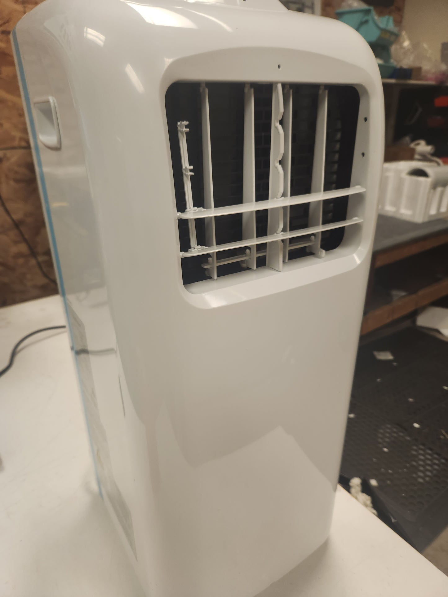 SPECIAL - 8000 BTU Portable Air Conditioner with Dehumidifier Function (Scratch and Dent)